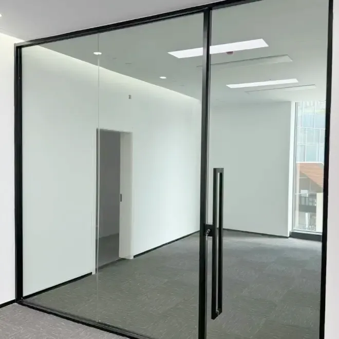 Ce face ca sticla ușilor și ferestrelor să fie esențială pentru clădirile moderne?