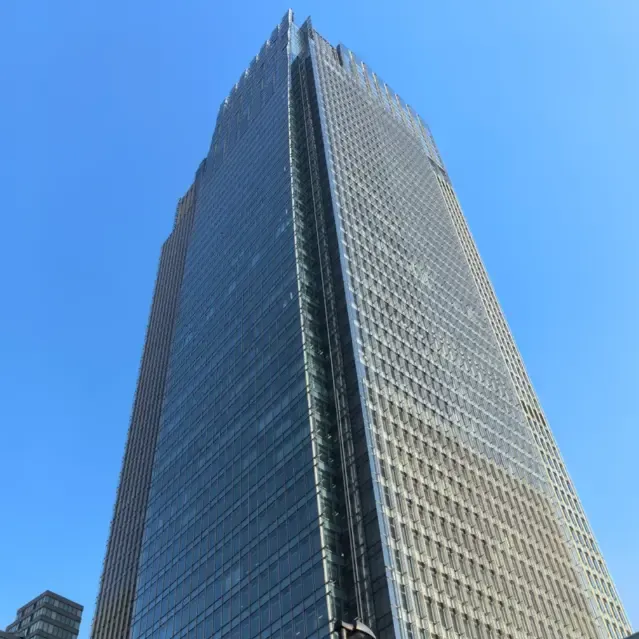 Pereți cortină din sticlă susținuți în puncte